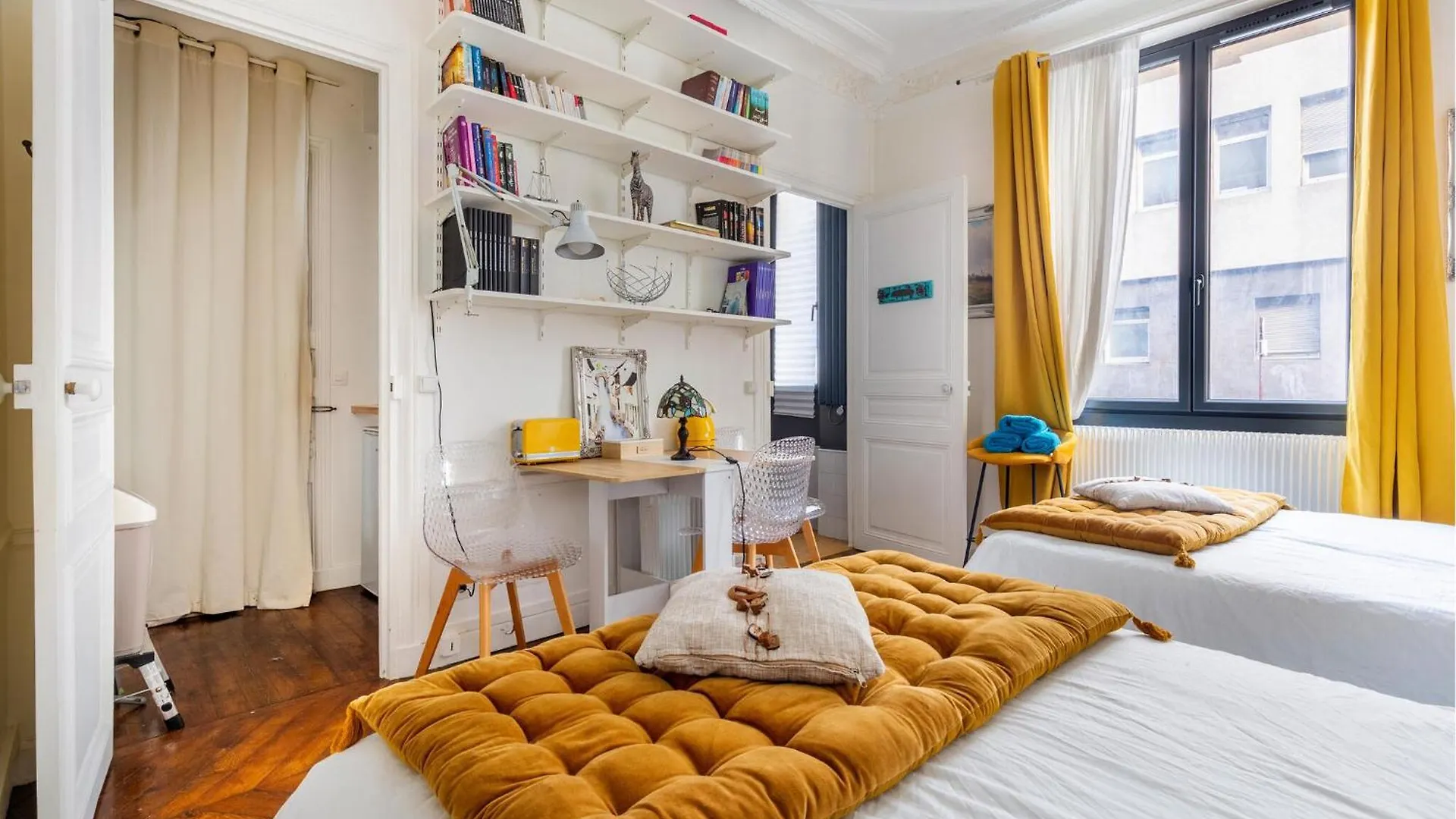 Amazing Apartment In Paris With Kitchen